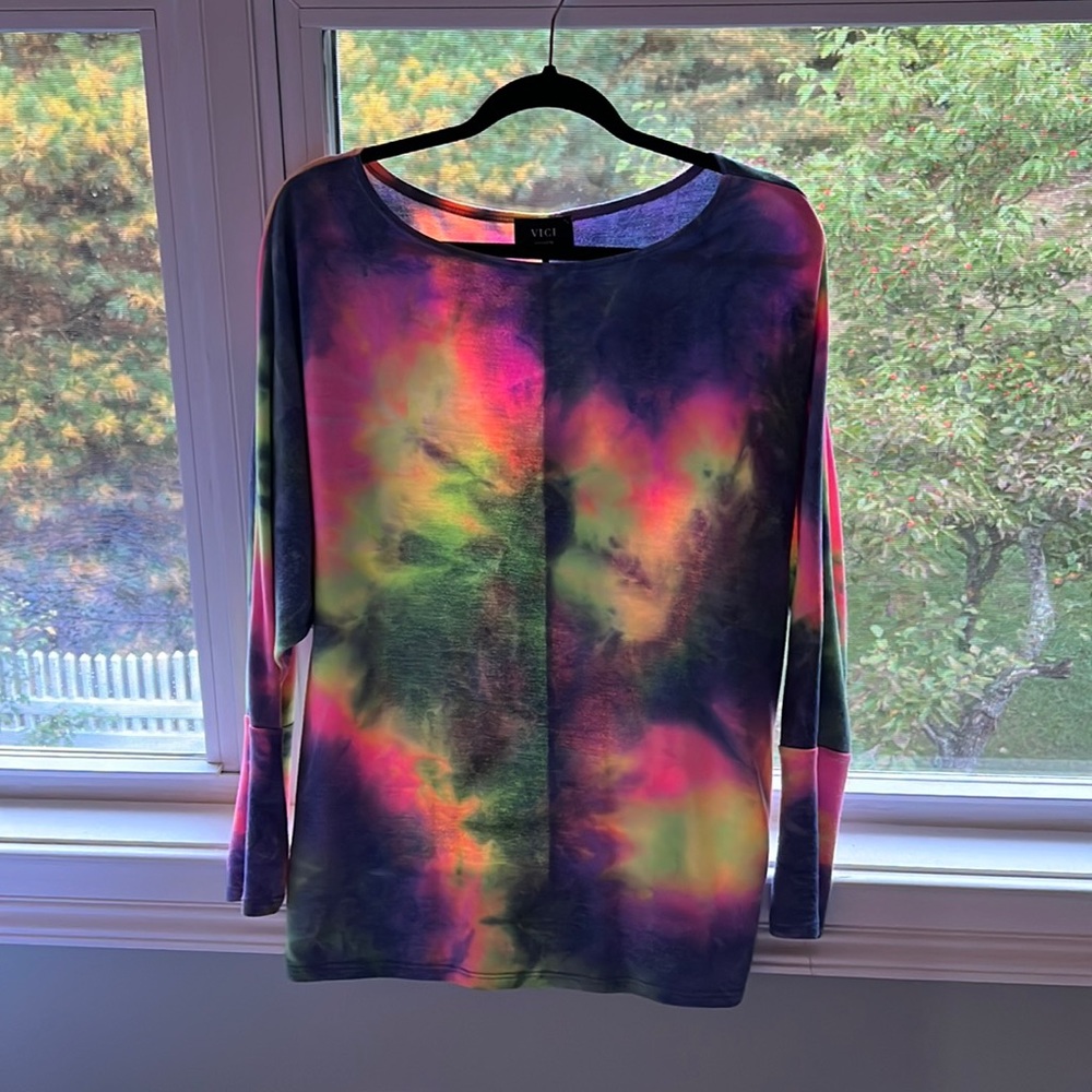 Vici tie die sweater/popover